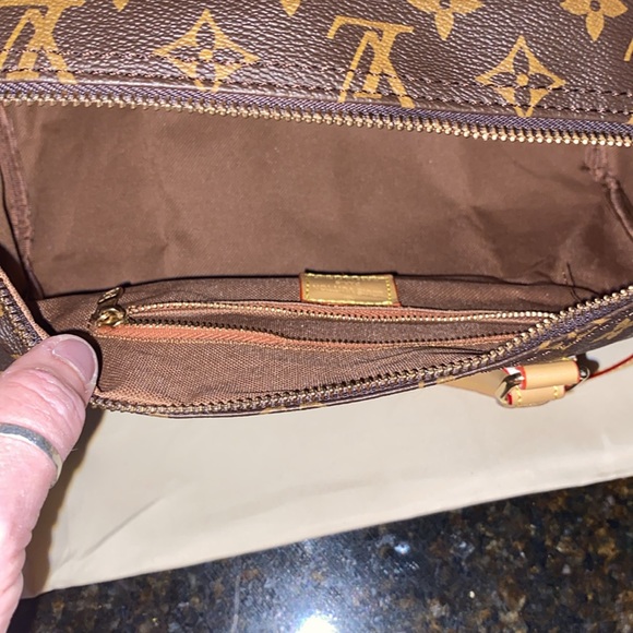 Women’s travel bag with shoulder strap..luxury tote handbag - Picture 4 of 5